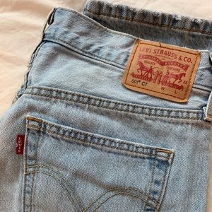 Levi’s boyfriend jeans🦋🧚‍♀️
